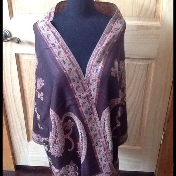 Pashmina scraf sold bundled... - Picture 3 of 3