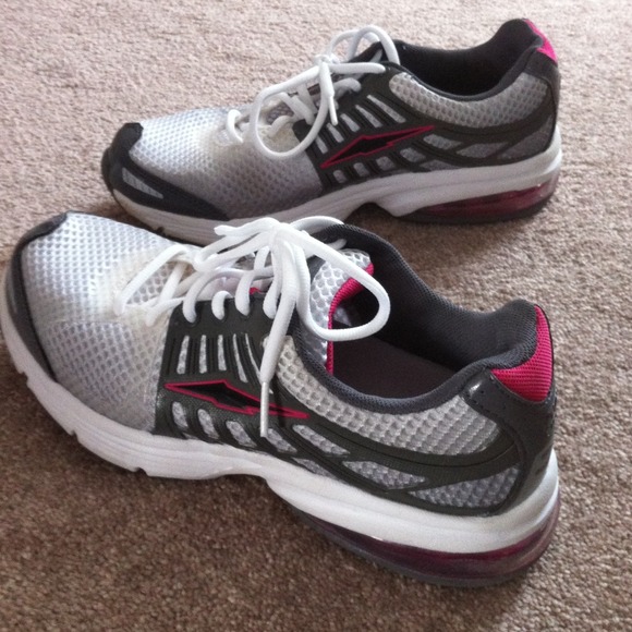 ❤❤❤SOLD❤❤❤Cute women's Avia sneakers.