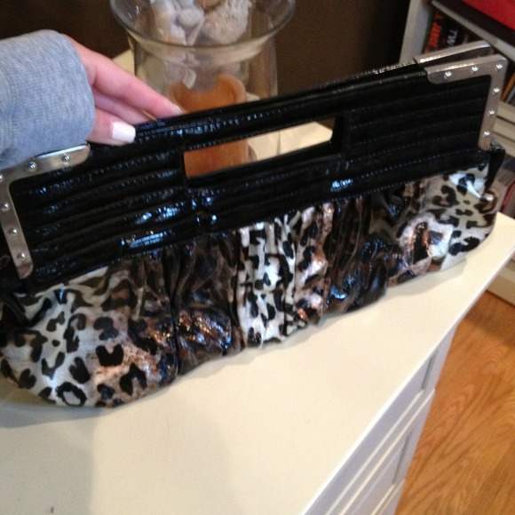 Paten leather leopard clutch bad