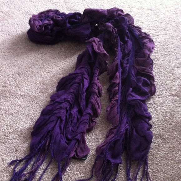 ❤❤❤SOLD❤❤❤Purple scrunchy scarf.
