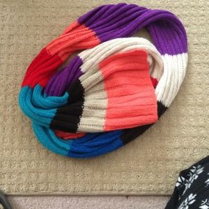 Old navy multi color scarf 💛💙💜💚❤