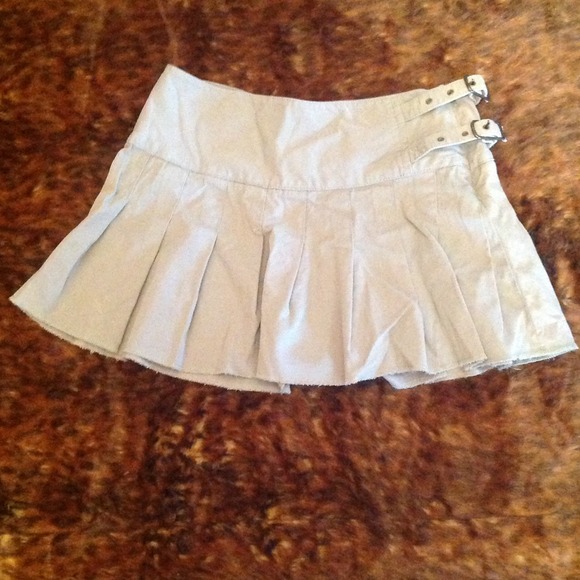 Army green pleated skirt