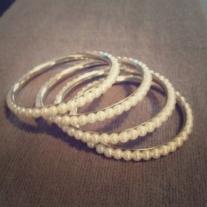 4 pearls bracelets !