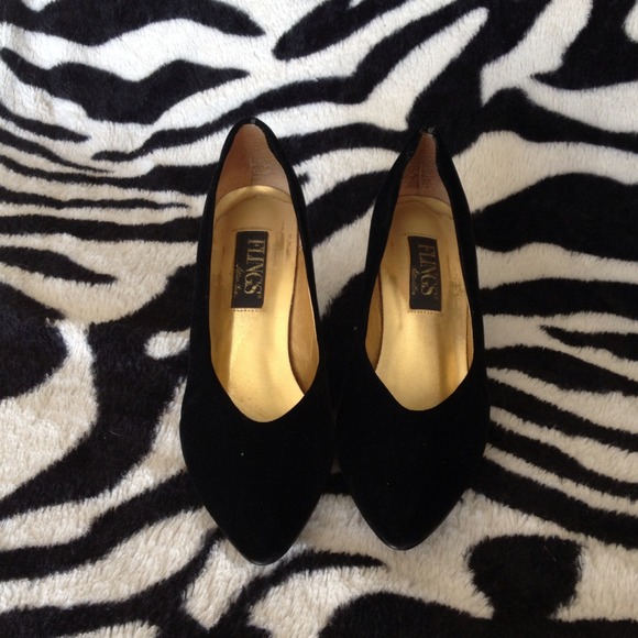 Black heels, forever 21 jeans and pallet