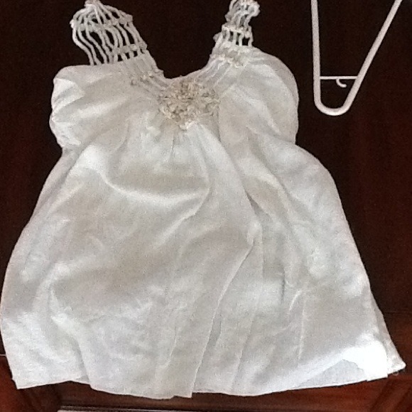 White tank size small