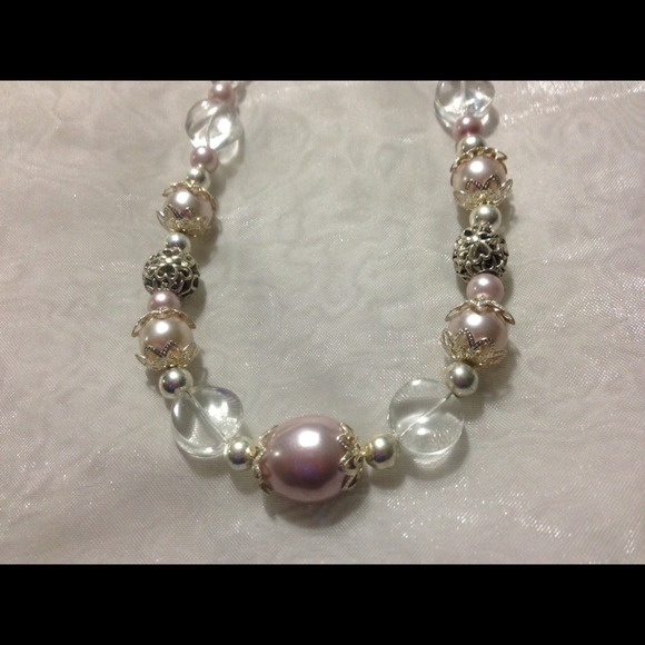 Handmade beaded necklace - Picture 2 of 3