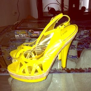 Peeptoe size 7 heels