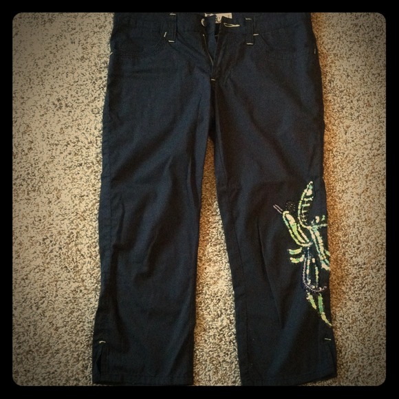 Black capris