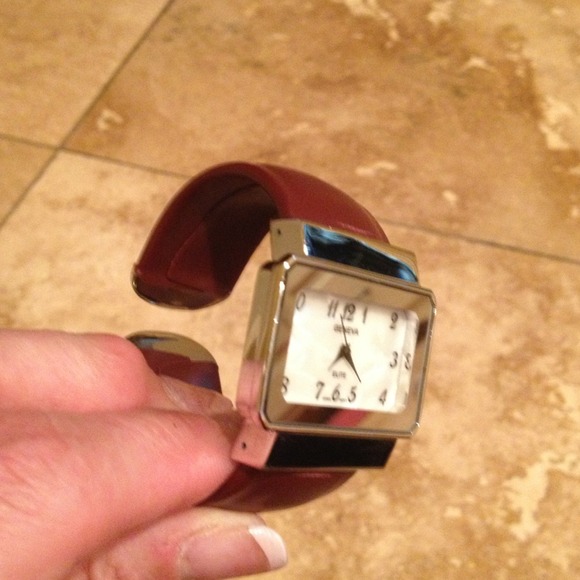 Red silver cuff watch needs battery - Picture 2 of 2