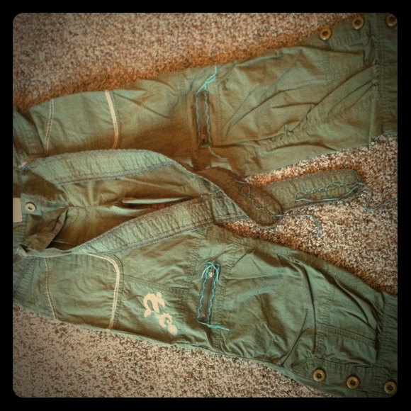 Green capris