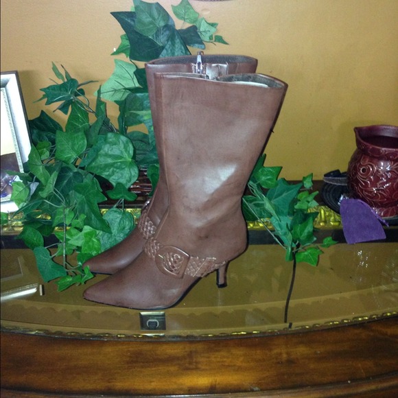 Brown boot - Picture 2 of 3