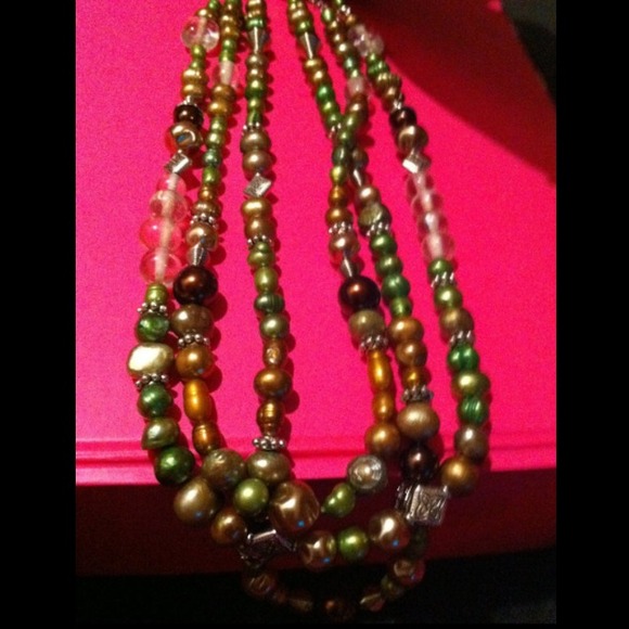 ❌SOLD❌Custom green triple strand beaded necklace - Picture 2 of 4