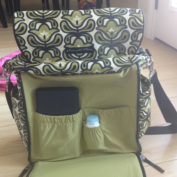 🎉SOLD🎉Petunia Pickle Bottom diaper bag