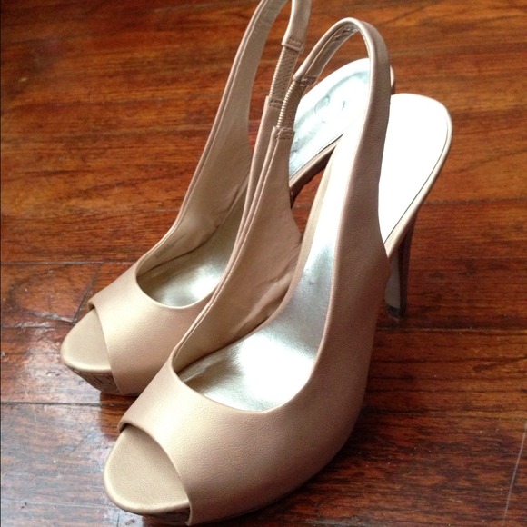 Nude Jessica Simpson heel size 6.5