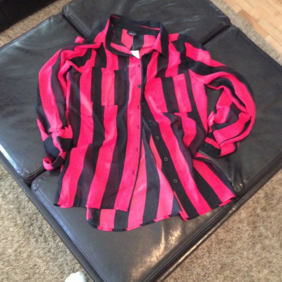 💢SOLD 💢 Striped sheer blouse - Picture 2 of 2