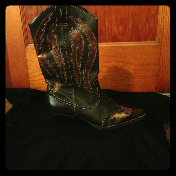 Size 7 cowgirl boots