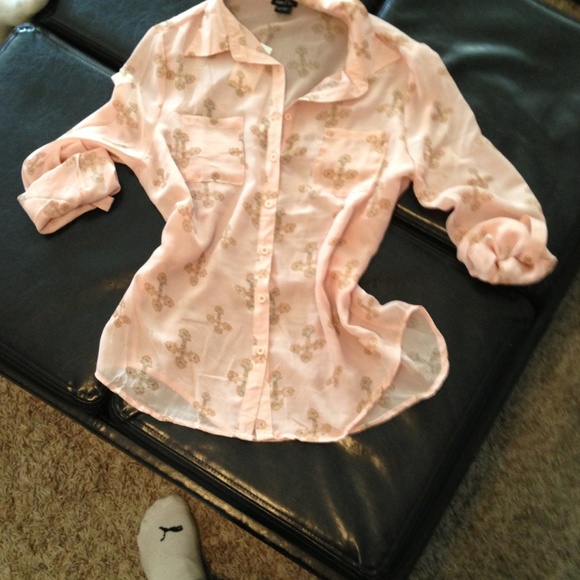💢SOLD💢Baby Pink Cross Design Blouse - Picture 3 of 3