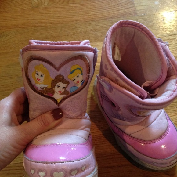 SOLD!! Little girls snow boots