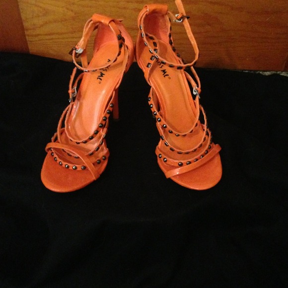 Bright orange 3" heel size . Worn once