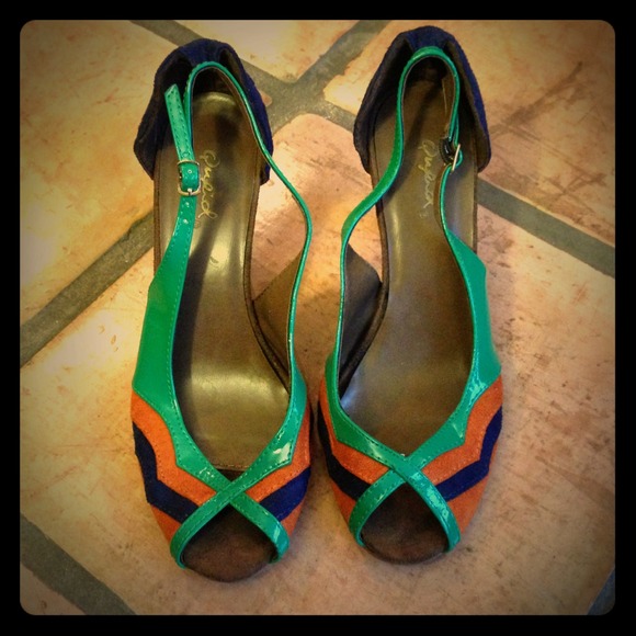 ❌SOLD in bundle❌Blue green and orange vintage sty