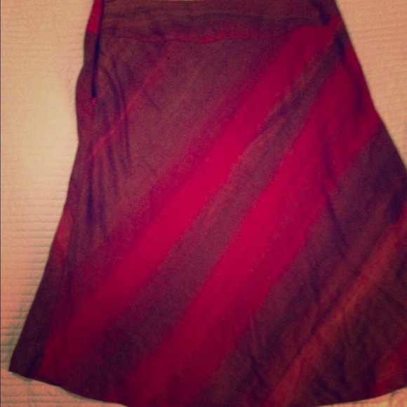 Pink and brown skirt. Side zipper.
