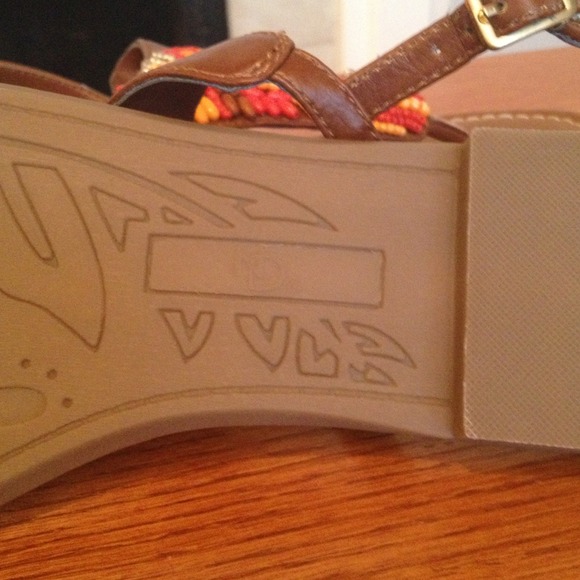 2X Host Pick! Adorable NEW sandals!! - Picture 3 of 4