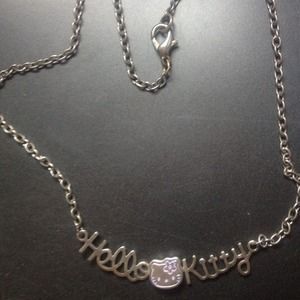 A vantage hello Kitty necklace