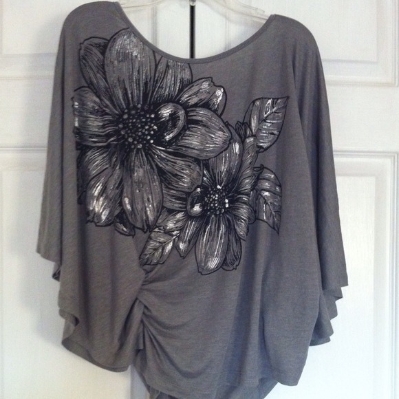 Flowy top and Bermuda shorts bundle.