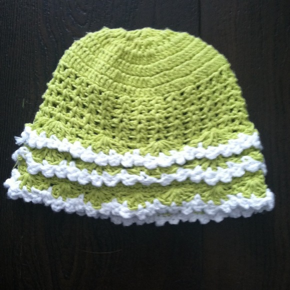 Crocheted hat - Picture 2 of 4