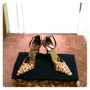 25% off today & a give away includes w/ purchase