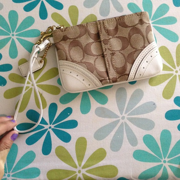 SOLD🎉🎉🎉 wristlet :) HOLD UNTIL WED 4/17