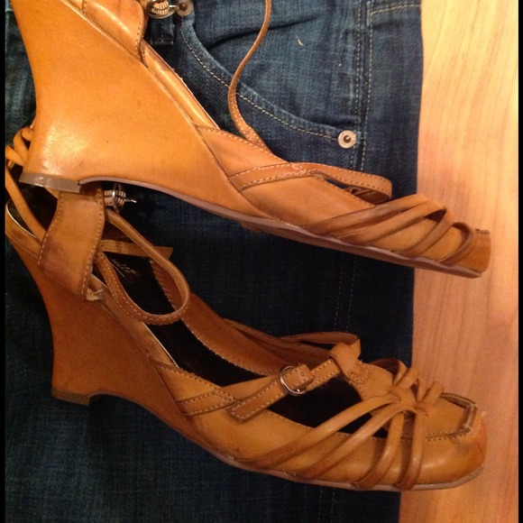 SOLD~~Anne Michelle vtg style wedge 8.5 heels  new