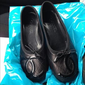 Authentic Chanel Cambon ballet flats, sz 37 1/2.