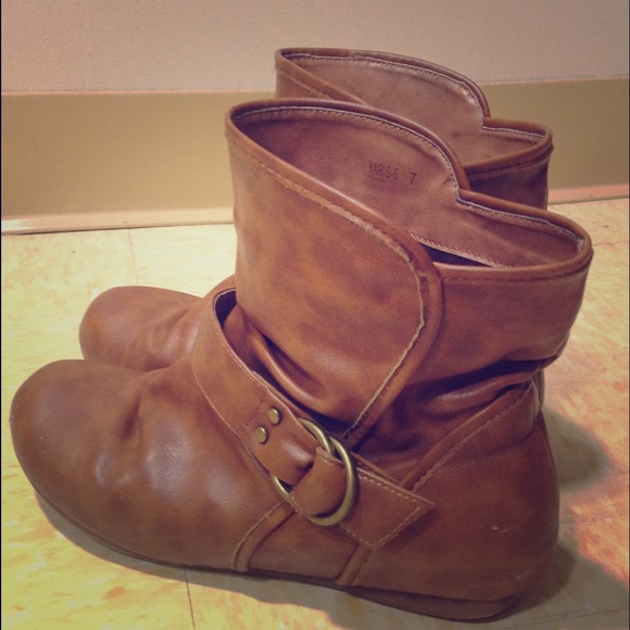 💢SOLD💢Brown ankle boots w.buckle. GOOD CONDITION
