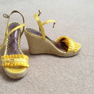 Yellow wedges