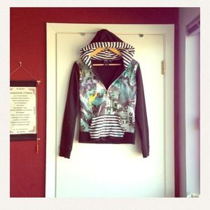 Super Cute & Comfy Etnies Hoody