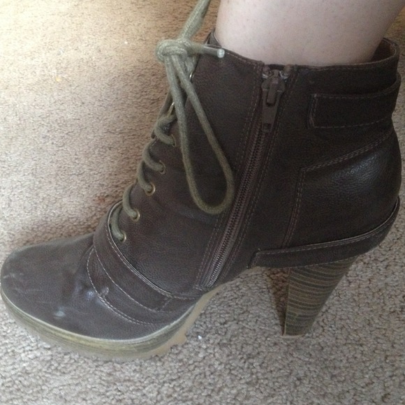 Boots - Picture 2 of 4