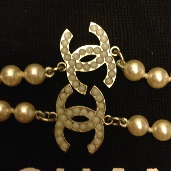 Authentic Chanel pearl long necklace - Picture 3 of 4
