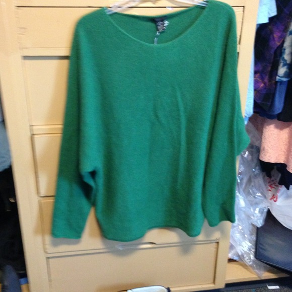 Crew neck cashmere sweater