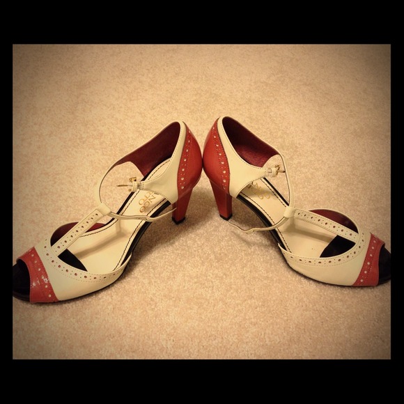👍JustREDUCED! Franco Sarto salmon and ivory heels