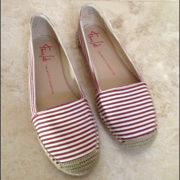 🌸SOLD🌸Franco Sarto Canvas Flats - Picture 2 of 4