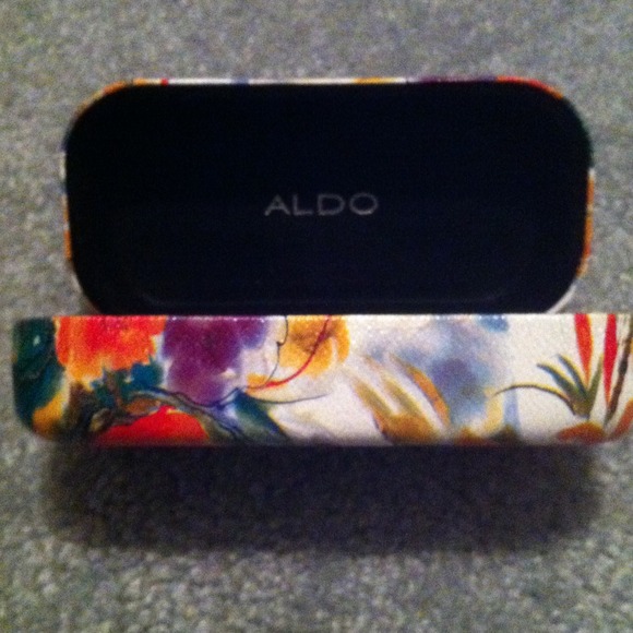 ❤❤❤ SOLD ❤❤❤Sunglasses case