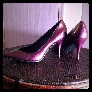Ladies true size 10 iridescent plum pump