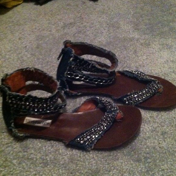 💜💕💜💕💜HOLD💜💕💜💕💜 Steve Madden sandals