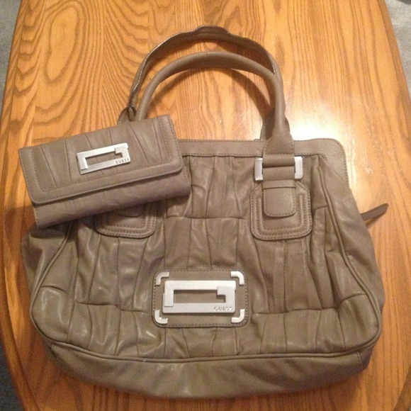 Guess purse(tan)