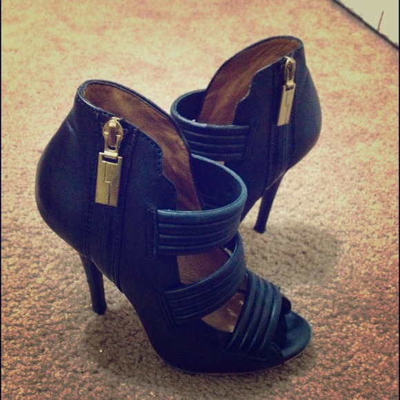 L.A.M.B. Shoes - LAMB Black Heels