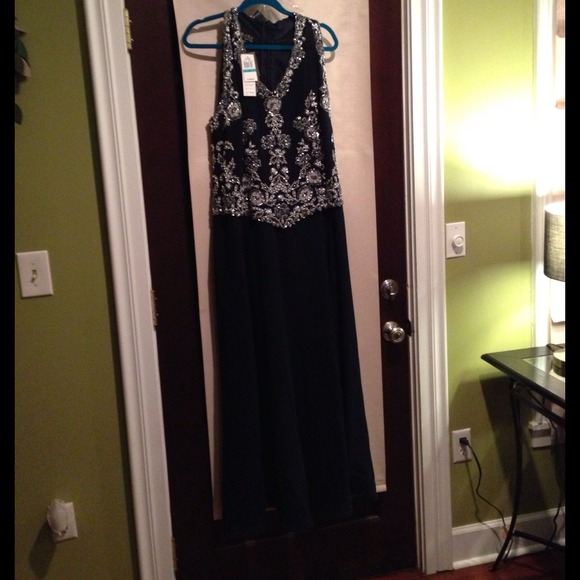 J Kara Evening Gown⭐REDUCED⭐