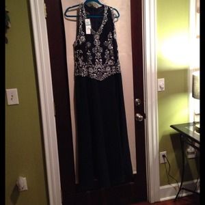 J Kara Evening Gown⭐REDUCED⭐