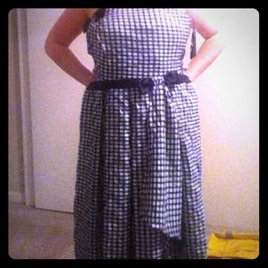 Black and white strapless sun dress.