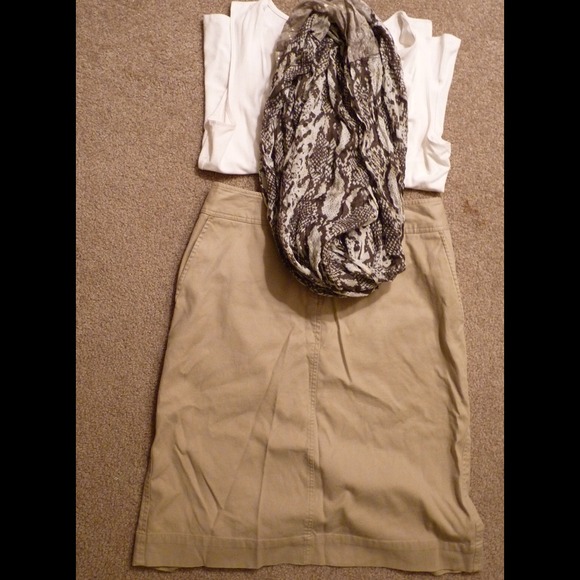 Tan skirt - Picture 1 of 3